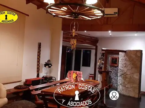 Casa en Alquiler con 2 cocheras