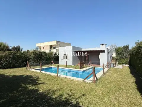 Casa en Venta con 3 cocheras