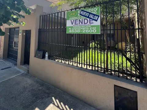 Casa S/lote de 8,66 x 32,45 mts  de 5 ambientes  + deposito