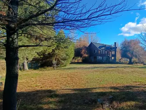 CASA EN VENTA en Junin de los Andes, Con orilla de Río Chimehuin 200