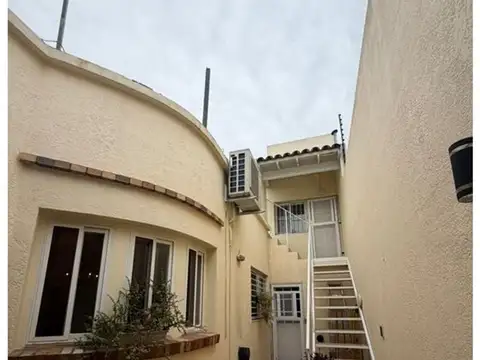 Casa en Venta con 4 cocheras
