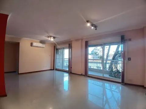 Departamento 3 ambientes al frente con doble cochera