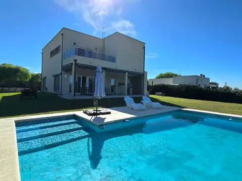 VENTA CASA 5 AMB PISCINA SAN RAMIRO PILAR DEL ESTE