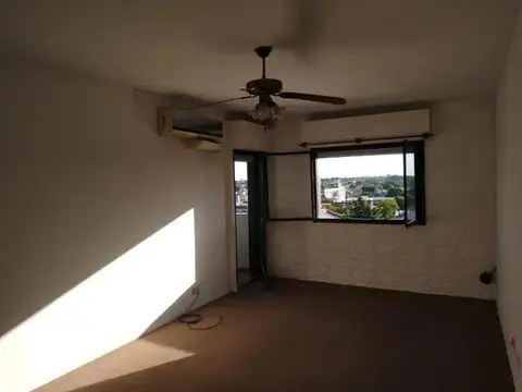 Departamento en venta - 4 Dormitorios 2 Baños - Cochera - 103Mts2 - Béccar, San Isidro