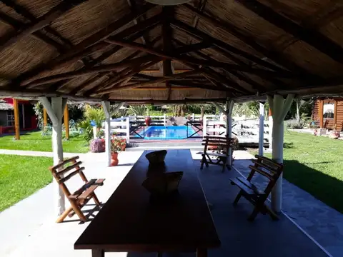 vendo excelente casaquinta todo equipada en Escalada Zarate