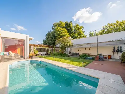 VENTA CASA VILLA BALLESTER SOBRE LOTE 590M2 PILETA