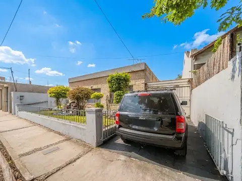 Casa en Venta con 3 cocheras