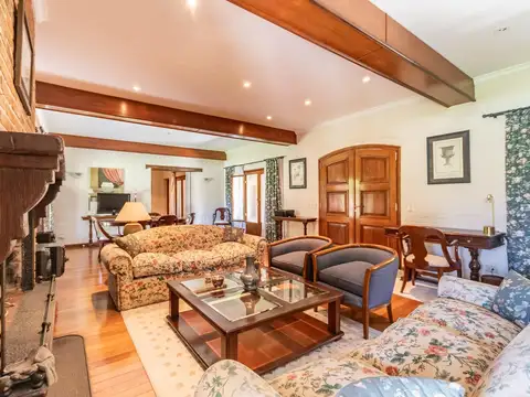 Casa 6 ambientes con 5 baños