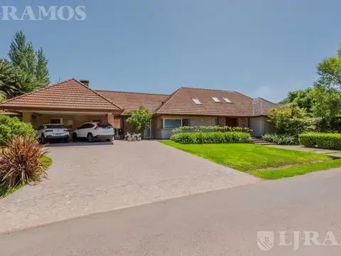 VENTA- CASA al GOLF- IMPECABLE- LAGARTOS C Club-Planta Baja