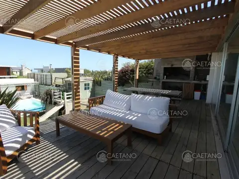 Casa 4 ambientes con 4 baños