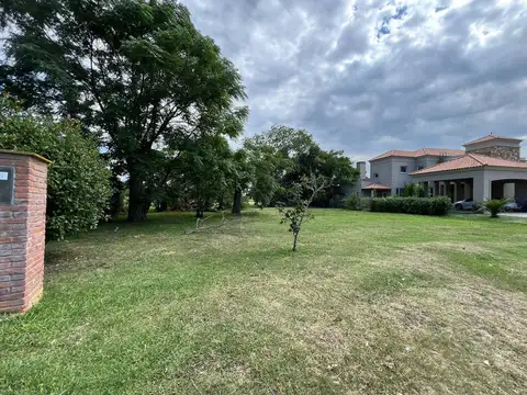 Venta Lote 1.500 M2 barrio Haras Santa Maria Las Lomas Escobar