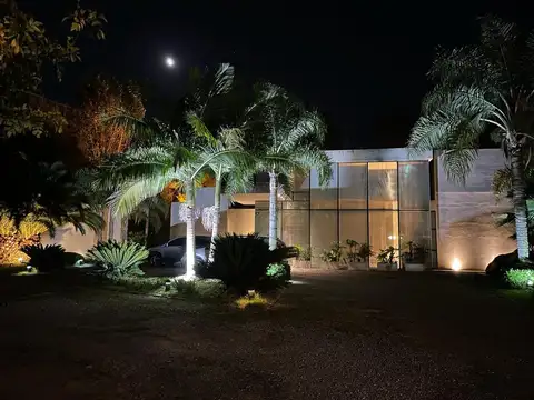 Casa en Alquiler Temporal con 15 cocheras