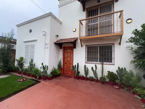 Casa en venta con quincho en El Huaico