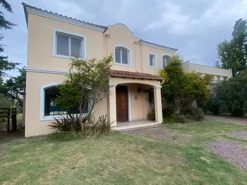 Casa en Alquiler de 4 dormitorios