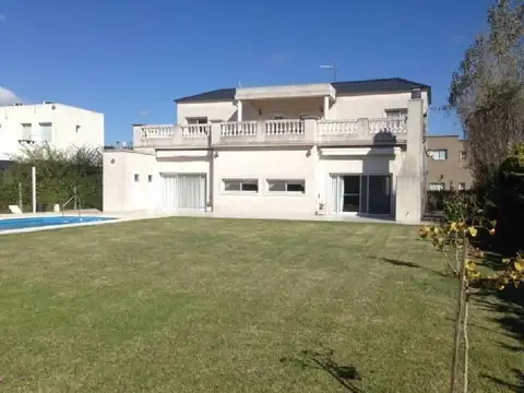 Casa en alquiler en El Recodo con pileta