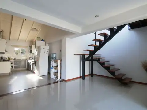 CASA 4 AMB CON QUINCHO Y PILETA EN CIUDAD EVITA