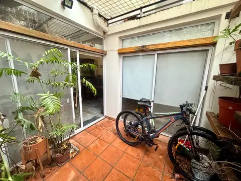 Venta de PH con patio y muy buena distribución en Villa Crespo