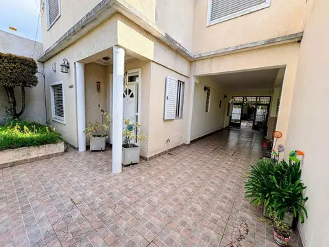 Casa 5 ambientes con 1 baño