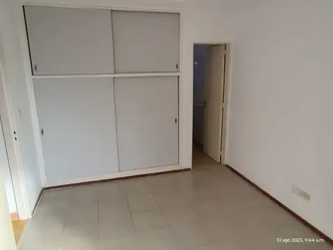 1 DORMITORIO CON BALCON.