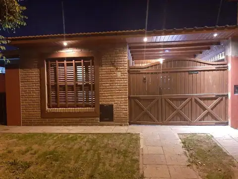 CASA 6 AMBIENTES IMPECABLE ESTADO BARRIO LIBERTAD