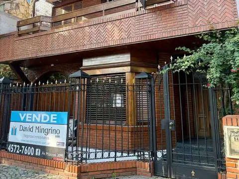 Casa en Venta con 2 cocheras