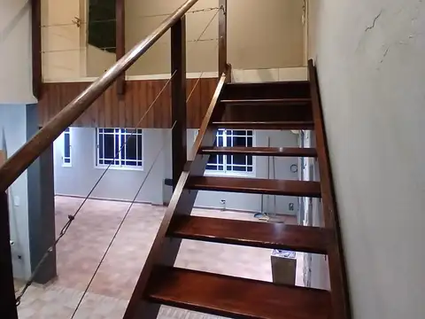 DEPARTAMENTO TIPO CASA EN PRIMER PISO CON TERRAZA PARRILLA EN ALQUILER