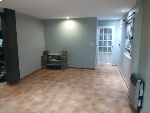 DEPARTAMENTO TIPO CASA EN PRIMER PISO CON TERRAZA PARRILLA EN ALQUILER