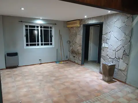 Casa en Alquiler en Villa Luzuriaga, $ 1.100.000