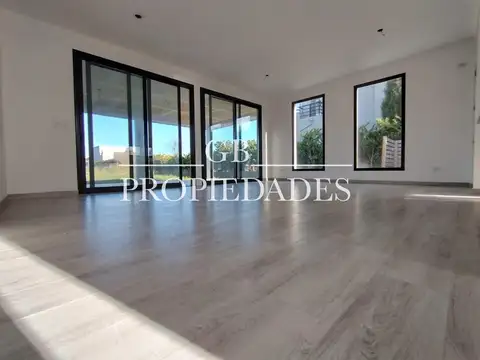 Casa en Venta en Pilar del Este - Santa Emilia, USD 187.000