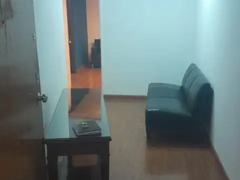 Oficina en venta en Microcentro. Enfrente de Aerolineas, con cochera. Excelente. Oportunidad.Luminosa, reciclada