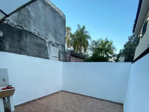 Casa en Alquiler con 1 cochera