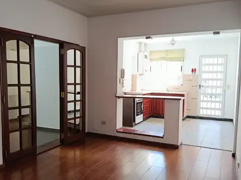 Casa interna con quincho y patio