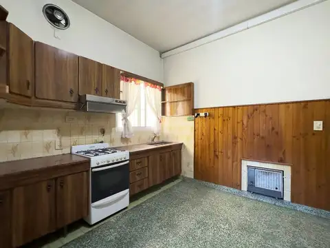 Casa 5 ambientes con 2 baños