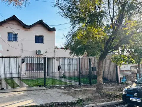 En venta Casa 5 ambientes con galeria y parque. Sobre Congreso a mts de Ugarteche, Jose C. Paz. Financia
