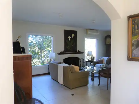 Casa 5 ambientes con 4 baños