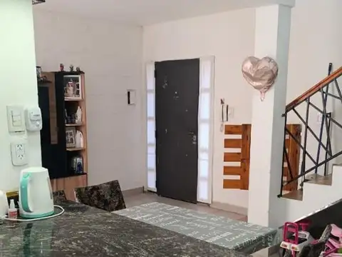 Depto Tipo Casa 4 ambientes con 2 baños