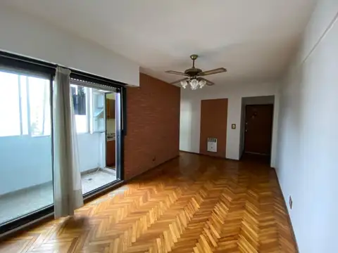 Depto de 2 ambientes espaciosos con balcon cubierto, vista abierta.
