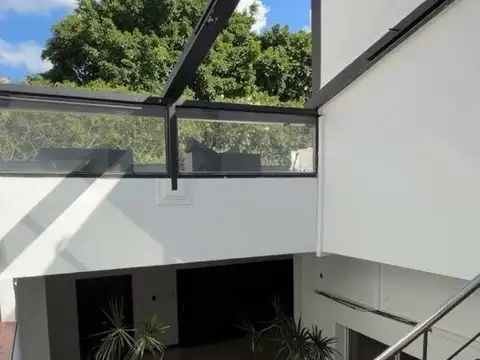 Casa de diseño en Barrio Lourdes| Patio | Terraza | Cocheras