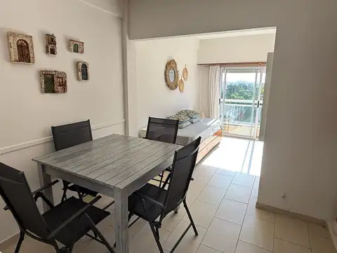 Calle 302 e/ Costanera y Alameda 201