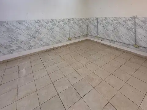 Local 6x4.50 gran frente, baño, reja proteccion, mts foco comercial Av Nazca, sin expensas