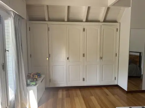 Casa en Alquiler Temporal con 4 cocheras
