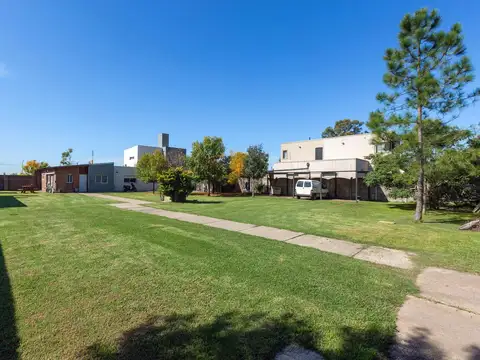 VENTA - Casa 3 dormitorios, jardín y cochera - Funes. APTO CREDITO