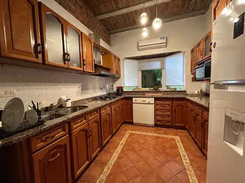 VENTA | CASA CON PILETA EN VILLA SARITA – POSADAS