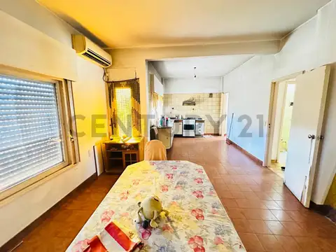 Ideal inversión: casa + departamento + 3 locales - Ciudadela