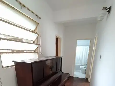 Casa Interna Planta Alta en Venta Dos Dormitorios y Comodín. Amplia Terraza exclusiva.