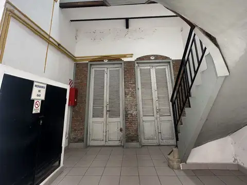 Imponente edificio centenario de renta a la venta.