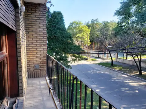 Venta | Dpto. en planta alta con terraza | Zona Hospital Perrando