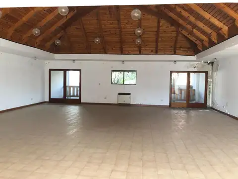 Casa 6 ambientes con 4 baños