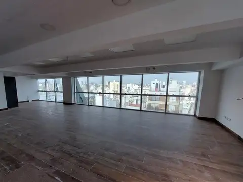 Oficina en Alquiler con 38 cocheras