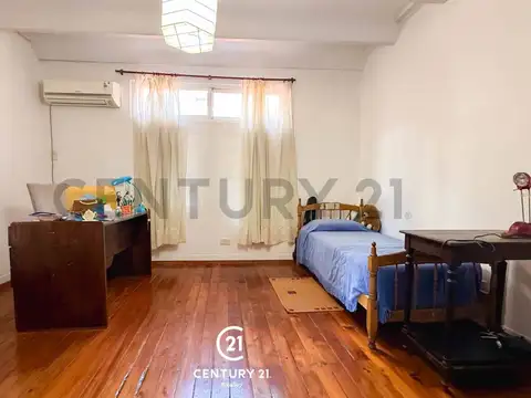 Venta Departamento de pasillo en PH de dos dormitorios en zona río